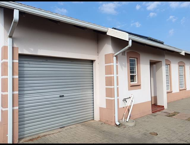 3 BEDROOM HOUSE FOR SALE IN RACEWAY